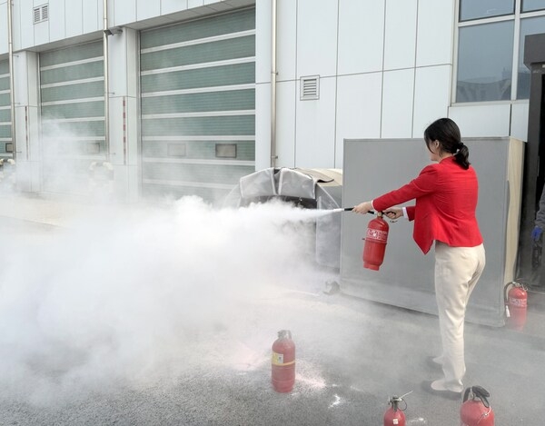 ティーウェイ航空、空港消防隊と「訪れる消防安全教育」外
