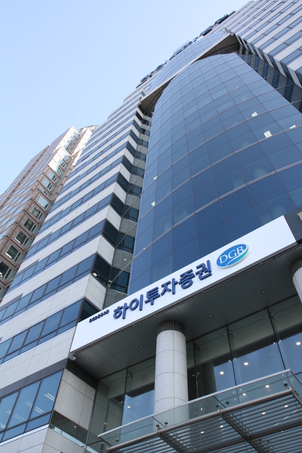 Will Hi Investment News be able to break away from its deficit