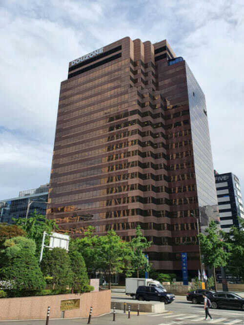 더존비즈온-신한금융 지분 매각...제주은행과의 협력 관계는? - 뉴스 썸네일 이미지