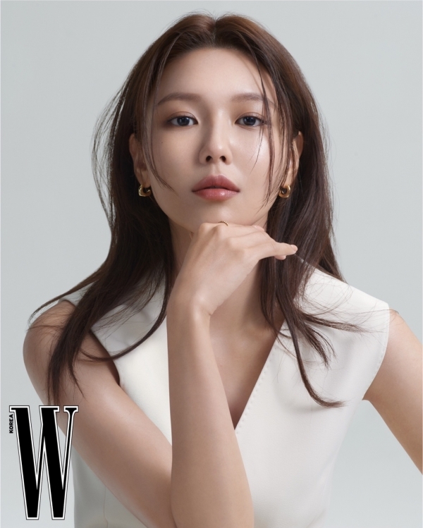 최수영, 뷰티 화보 공개
