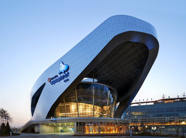 한화호텔앤드리조트 '아쿠아리움', 사업 재편 속 실적↓ - 뉴스 썸네일 이미지